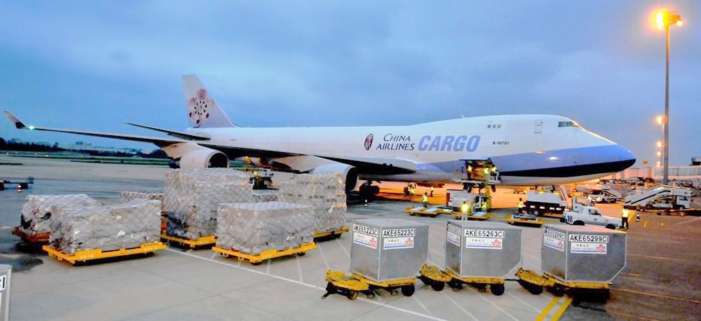 优化通道布局，升级物流网络，强化高铁货运和国际航空货运能力